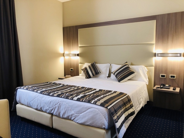 Imagen de la habitación del Hotel Roma Domus. Foto 13