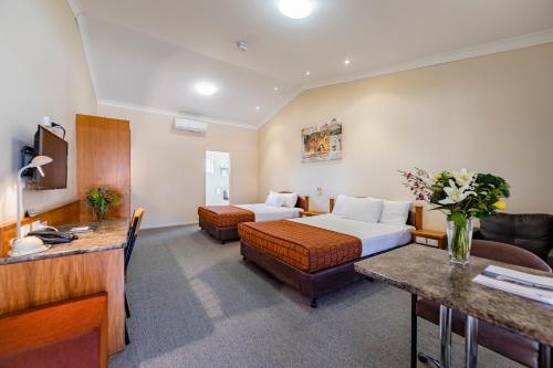 Imagen de la habitación del Hotel Roma Explorers Inn. Foto 7