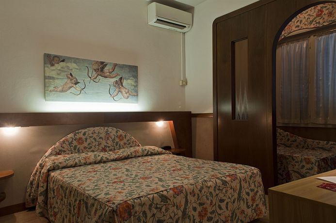 Imagen de la habitación del Hotel Roma, MARGHERA. Foto 8