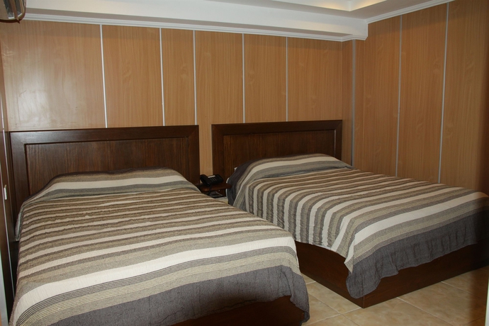 Imagen de la habitación del Hotel Roma Plaza. Foto 4