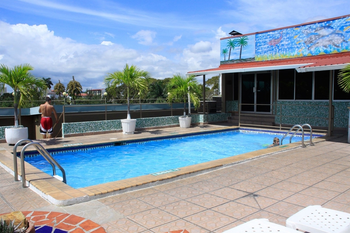 Imagen de la piscina del Hotel Roma Plaza. Foto 14