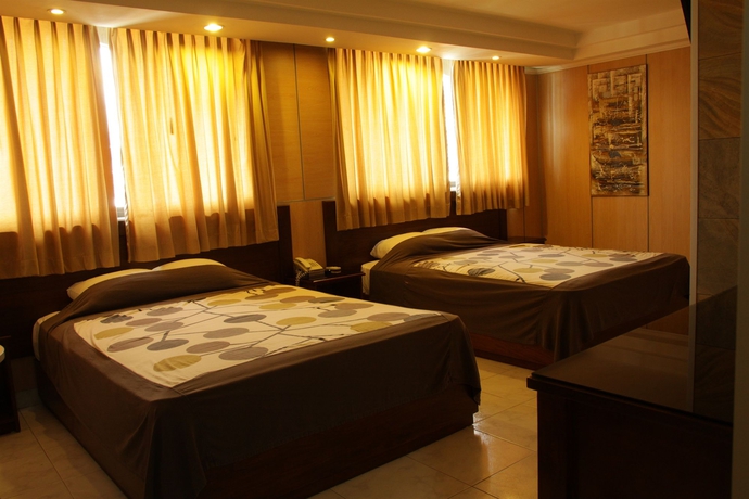 Imagen de la habitación del Hotel Roma Plaza. Foto 7