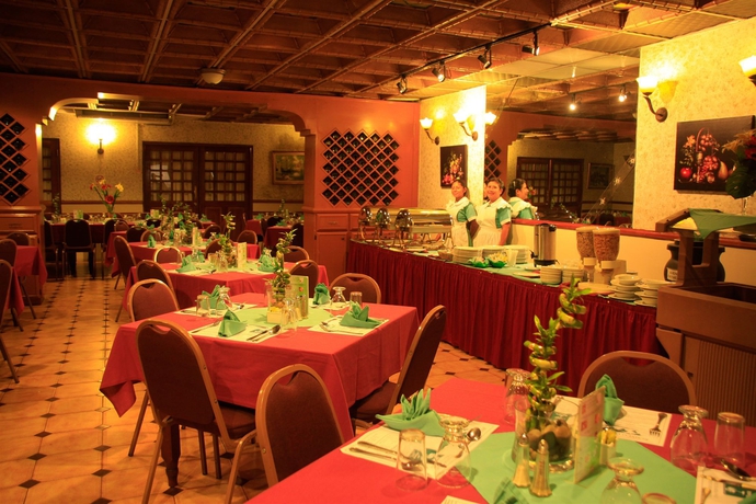 Imagen del bar/restaurante del Hotel Roma Plaza. Foto 2