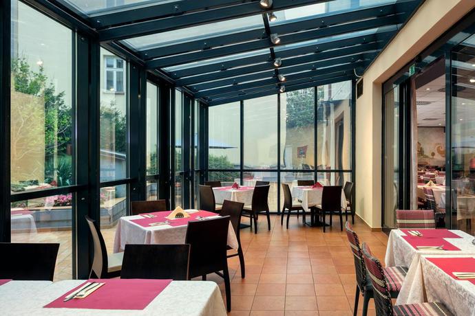 Imagen del bar/restaurante del Hotel Roma Prague. Foto 3