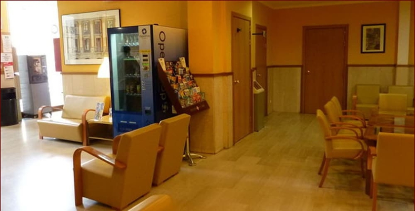 Imagen de los interiores del Hotel Roma Reial. Foto 17