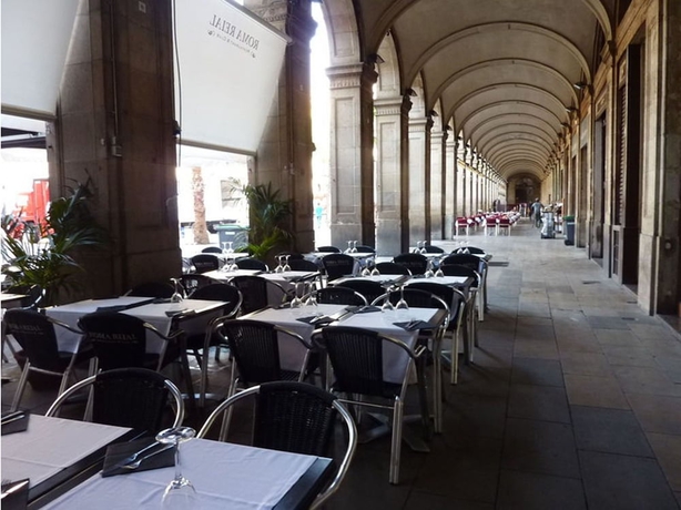 Imagen del bar/restaurante del Hotel Roma Reial. Foto 8