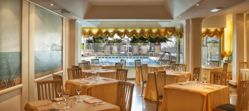 Imagen de la piscina del Hotel Roma, Riccione. Foto 18