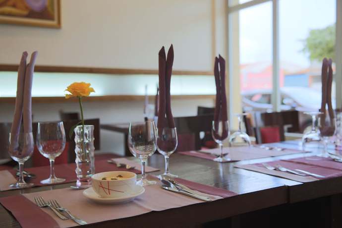 Imagen del bar/restaurante del Hotel Roma Ritz Huambo. Foto 2