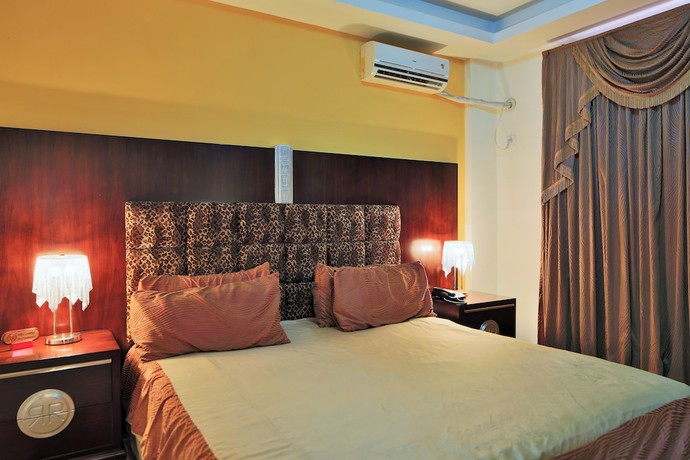 Imagen de la habitación del Hotel Roma Ritz Huambo. Foto 11