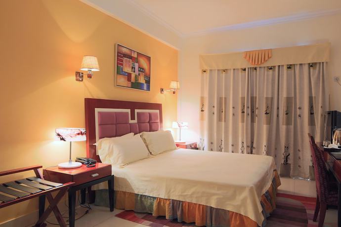 Imagen de la habitación del Hotel Roma Ritz Huambo. Foto 14