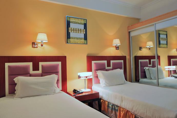 Imagen de la habitación del Hotel Roma Ritz Huambo. Foto 16