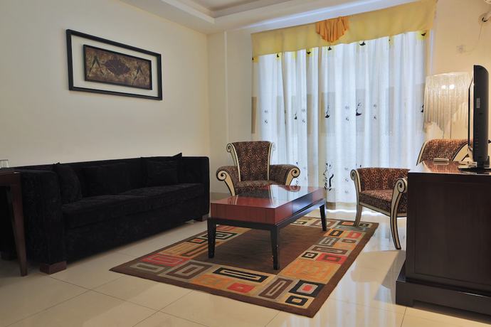 Imagen de la habitación del Hotel Roma Ritz Huambo. Foto 18