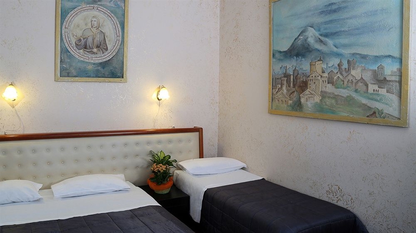 Imagen de la habitación del Hotel Roma Room. Foto 2