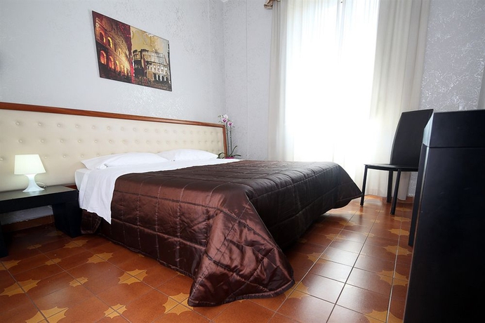 Imagen de la habitación del Hotel Roma Room. Foto 6