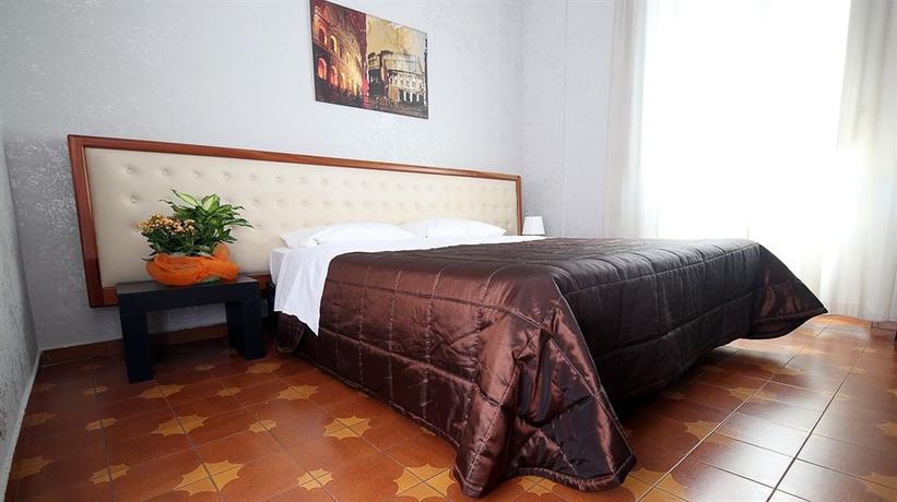 Imagen de la habitación del Hotel Roma Room. Foto 9