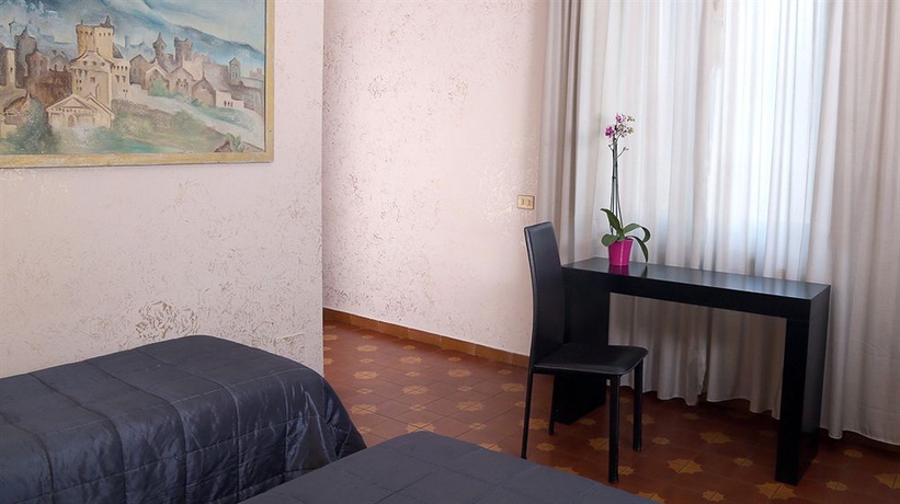 Imagen de la habitación del Hotel Roma Room. Foto 16