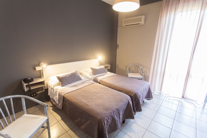 Imagen de la habitación del Hotel Roma, Salsomaggiore Terme. Foto 8