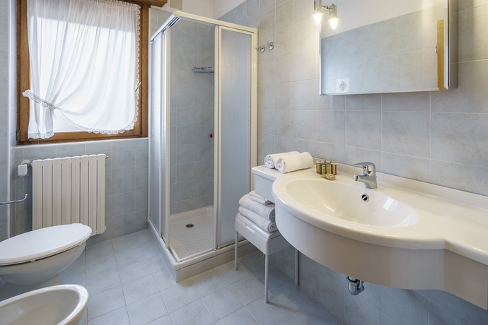 Imagen de la habitación del Hotel Roma, San Vito di Cadore. Foto 8
