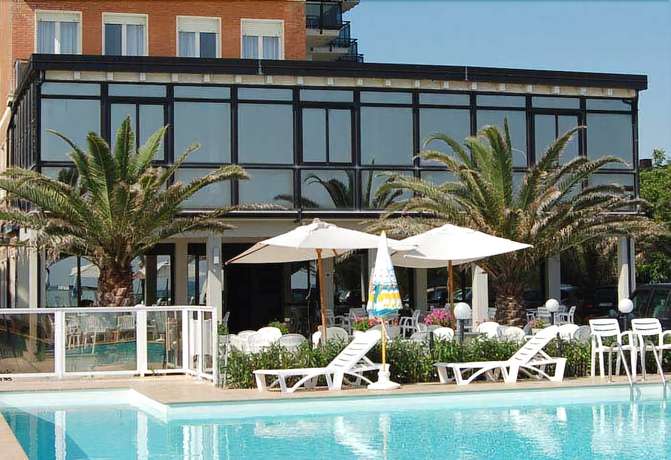Imagen del bar/restaurante del Hotel Roma, Senigallia. Foto 4