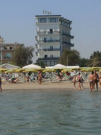 Imagen de los exteriores del Hotel Roma, Senigallia. Foto 13