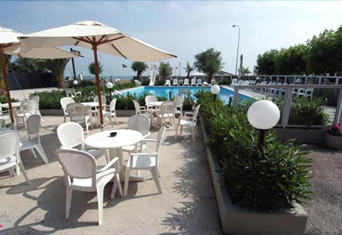 Imagen de los exteriores del Hotel Roma, Senigallia. Foto 14
