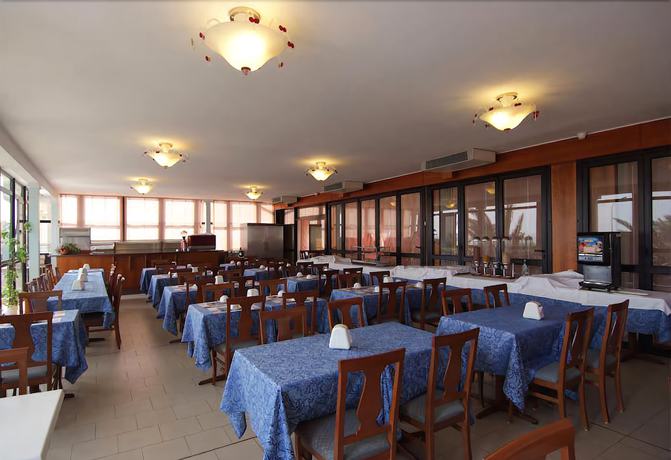 Imagen del bar/restaurante del Hotel Roma, Senigallia. Foto 6