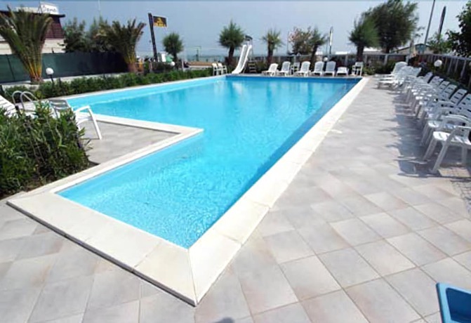 Imagen de la piscina del Hotel Roma, Senigallia. Foto 17