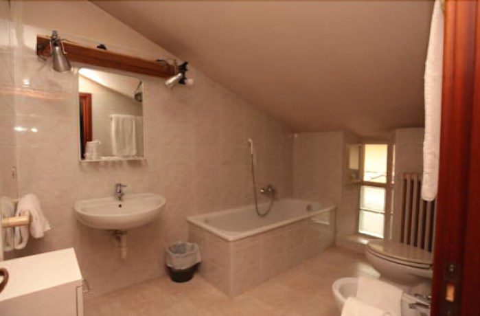 Imagen de la habitación del Hotel Roma, Sottoselva. Foto 7