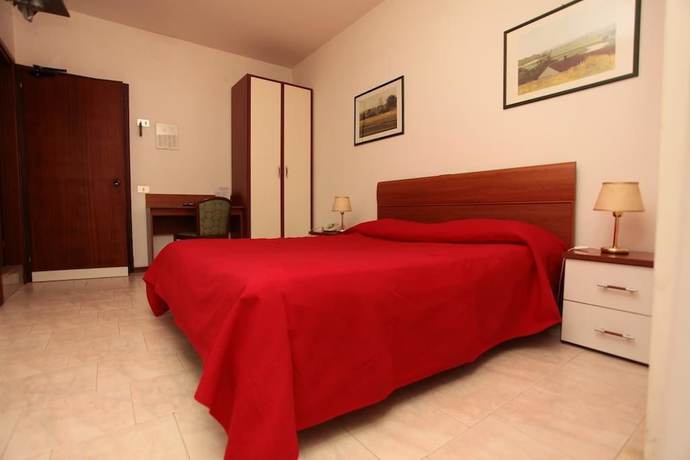 Imagen de la habitación del Hotel Roma, Sottoselva. Foto 8