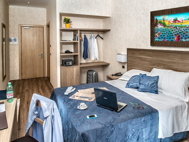 Imagen de la habitación del Hotel Roma Sud. Foto 3