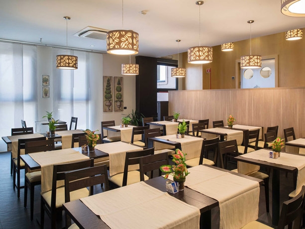 Imagen del bar/restaurante del Hotel Roma Sud. Foto 2