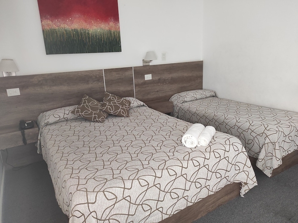 Imagen de la habitación del Hotel Roma, Tandil. Foto 10