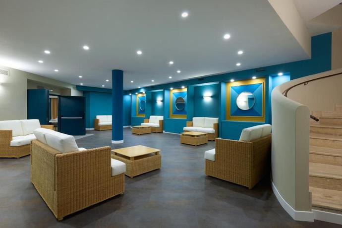 Imagen de los interiores del Hotel Roma Tor Vergata. Foto 17