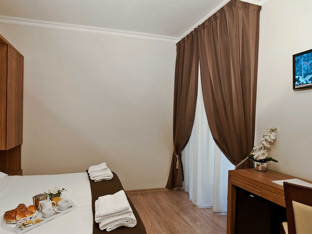 Imagen de la habitación del Hotel Roma Vaticano. Foto 6