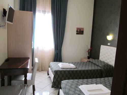 Imagen de la habitación del Hotel Romagna, Cesena. Foto 10