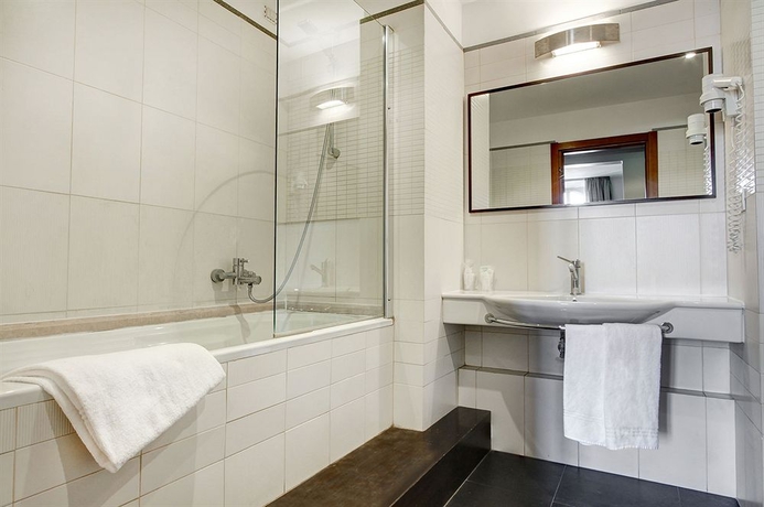 Imagen de la habitación del Hotel Romalive. Foto 7