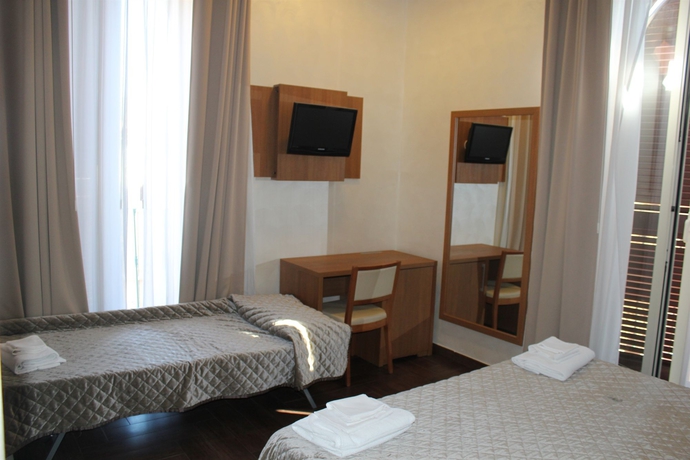 Imagen de la habitación del Hotel Romalive. Foto 10