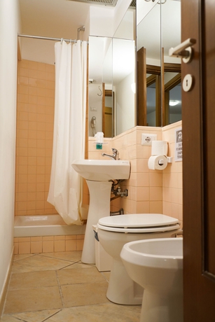 Imagen de la habitación del Hotel Roman Dreams. Foto 7