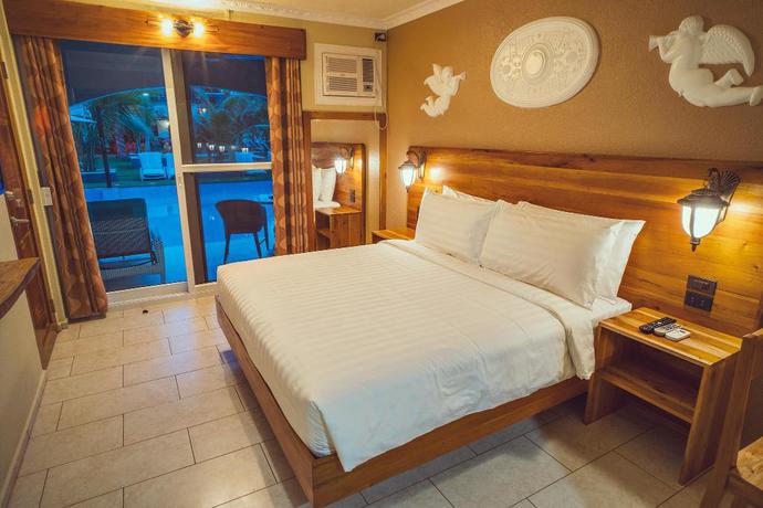 Imagen de la habitación del Hotel Roman Empire Panglao Boutique Resort. Foto 7