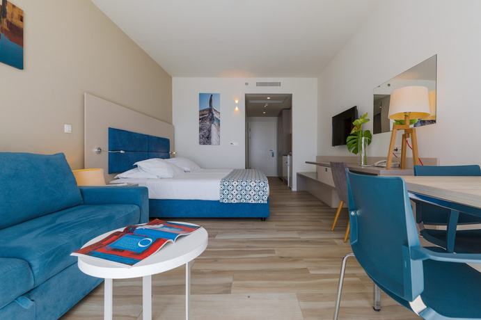 Imagen de la habitación del Hotel Romana Beach Resort. Foto 2