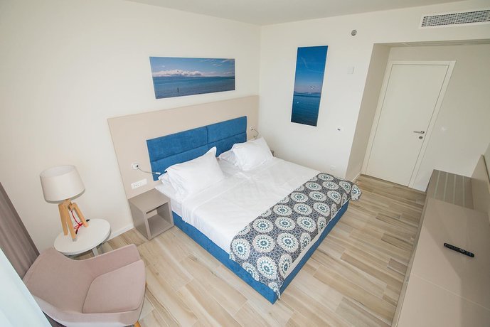 Imagen de la habitación del Hotel Romana Beach Resort. Foto 11