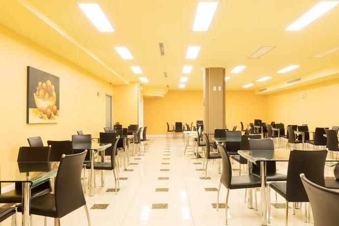 Imagen del bar/restaurante del Hotel Romana Hotel - NYC. Foto 2