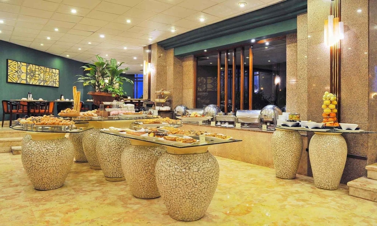 Imagen del bar/restaurante del Hotel Romance Alexandria. Foto 7