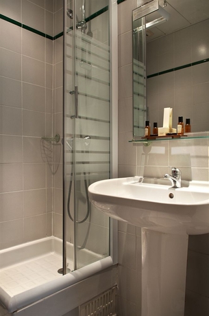 Imagen de la habitación del Hotel Romance Malesherbes By Patrick Hayat. Foto 13