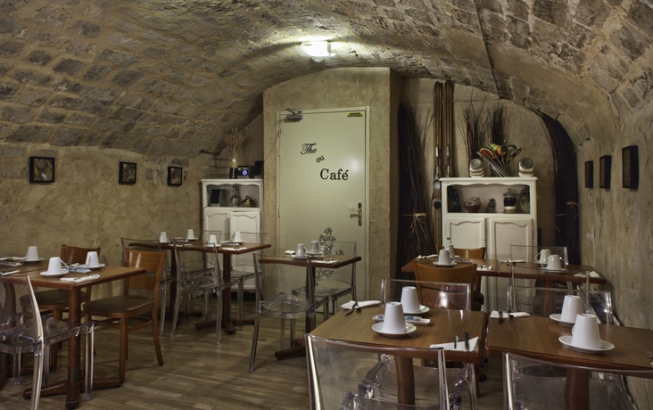 Imagen del bar/restaurante del Hotel Romance Malesherbes By Patrick Hayat. Foto 4