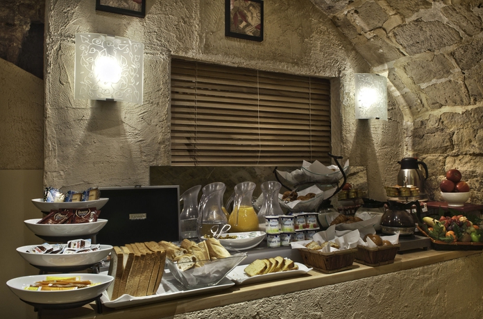 Imagen del bar/restaurante del Hotel Romance Malesherbes By Patrick Hayat. Foto 5