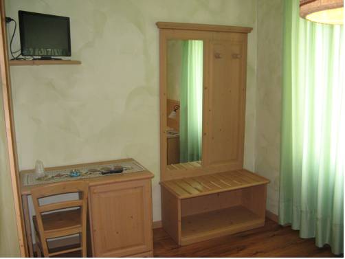 Imagen de la habitación del Hotel Romanda, Gionghi. Foto 3