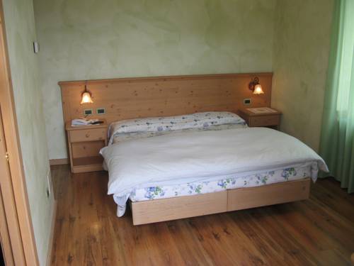 Imagen de la habitación del Hotel Romanda, Gionghi. Foto 4