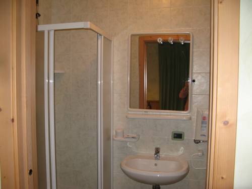 Imagen de la habitación del Hotel Romanda, Gionghi. Foto 7