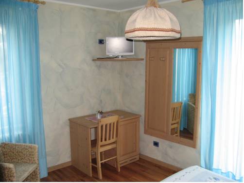 Imagen de la habitación del Hotel Romanda, Gionghi. Foto 8